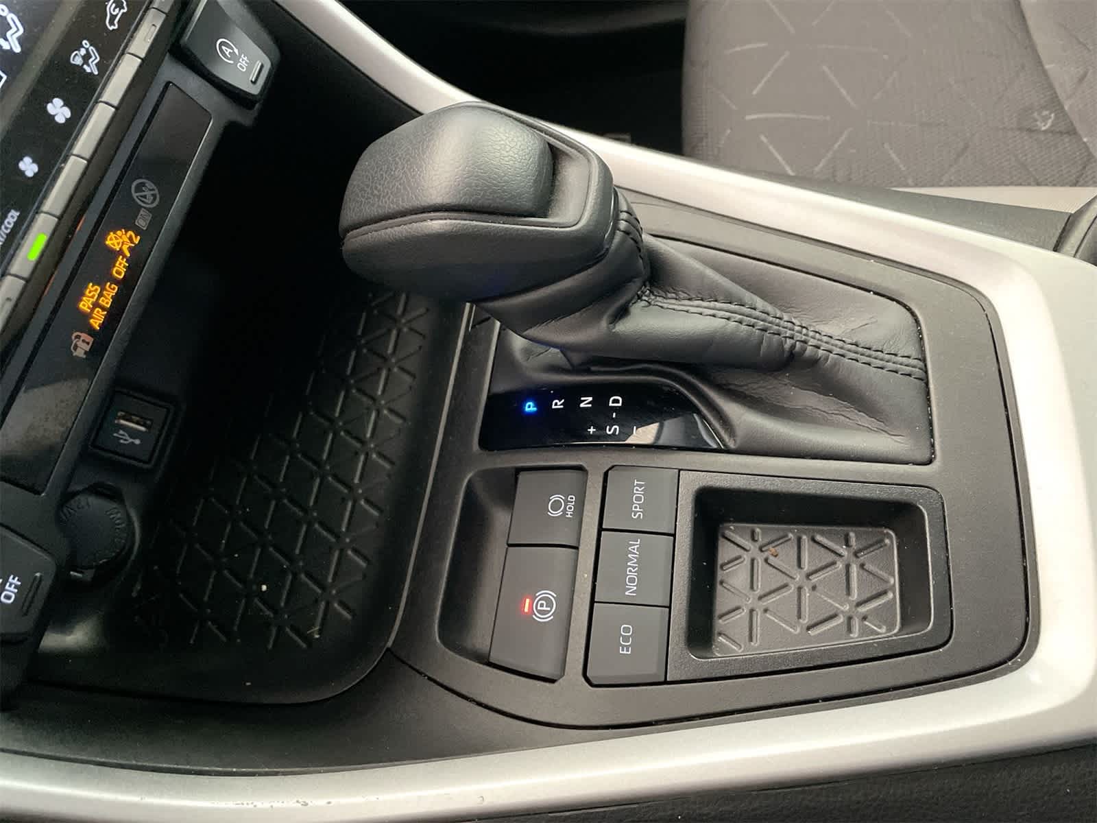 Thumbnail: 2023 Toyota RAV4 - 22