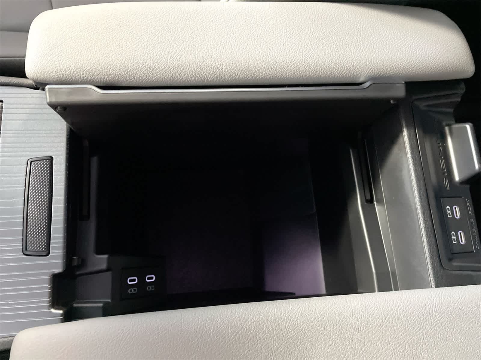 2026 Toyota Sienna XLE's photo