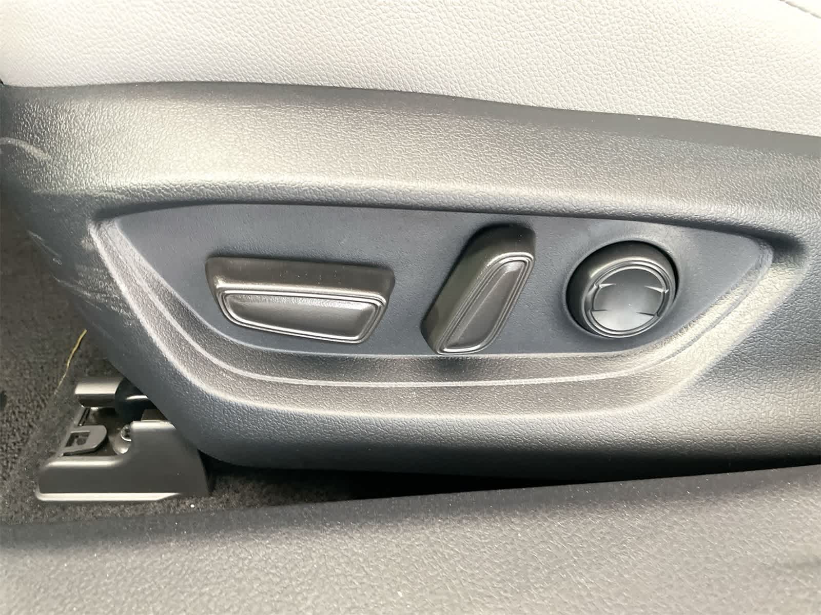 Thumbnail: 2025 Toyota Camry - 10