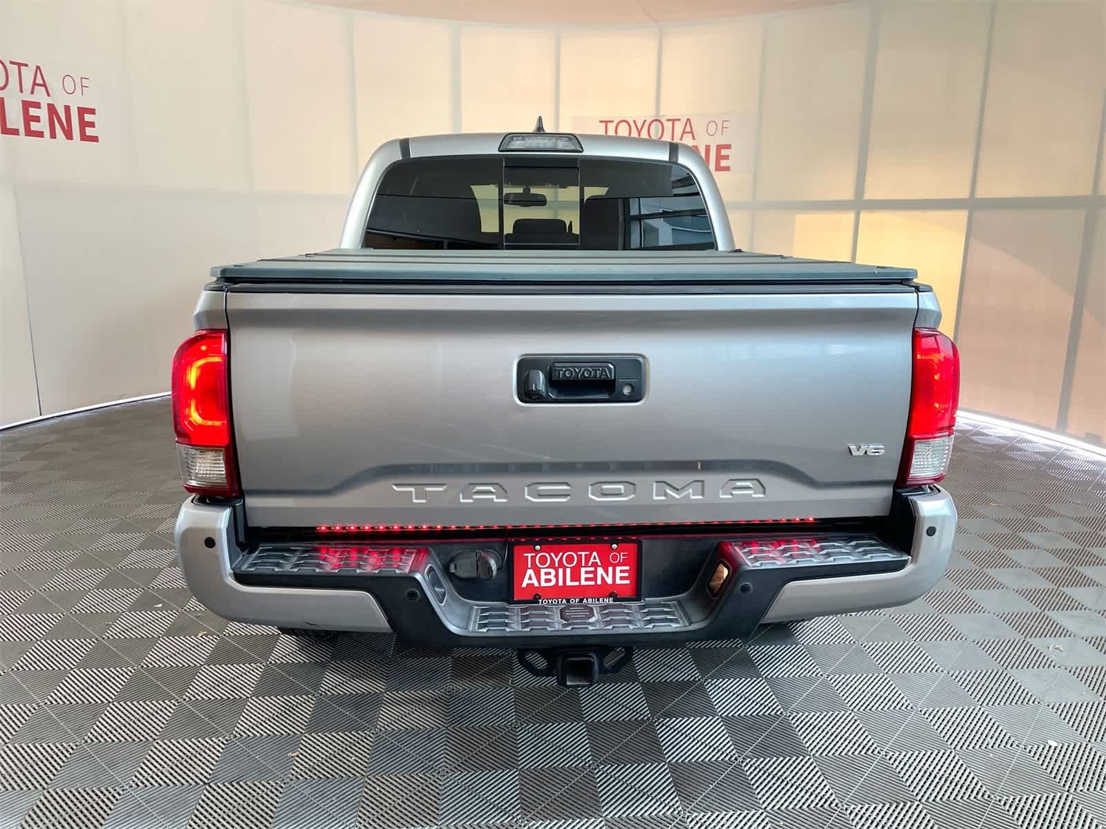 Thumbnail: 2017 Toyota Tacoma - 4