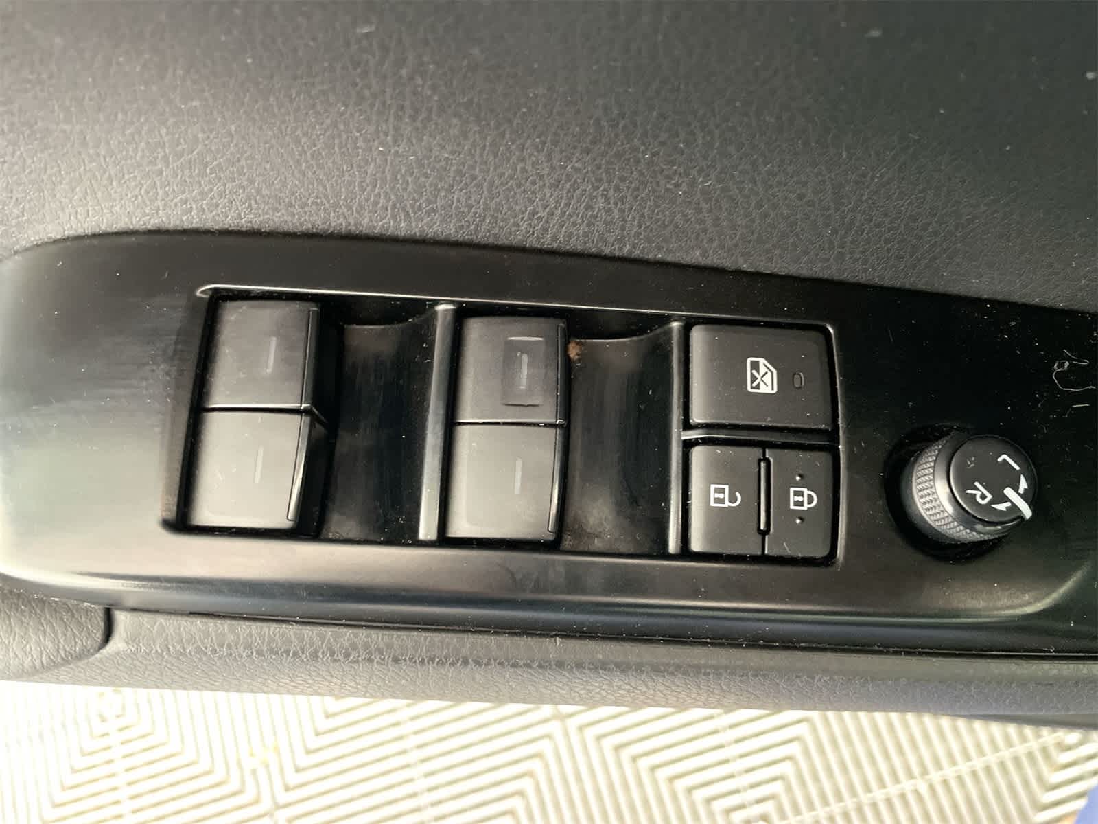 Thumbnail: 2025 Toyota Camry - 11