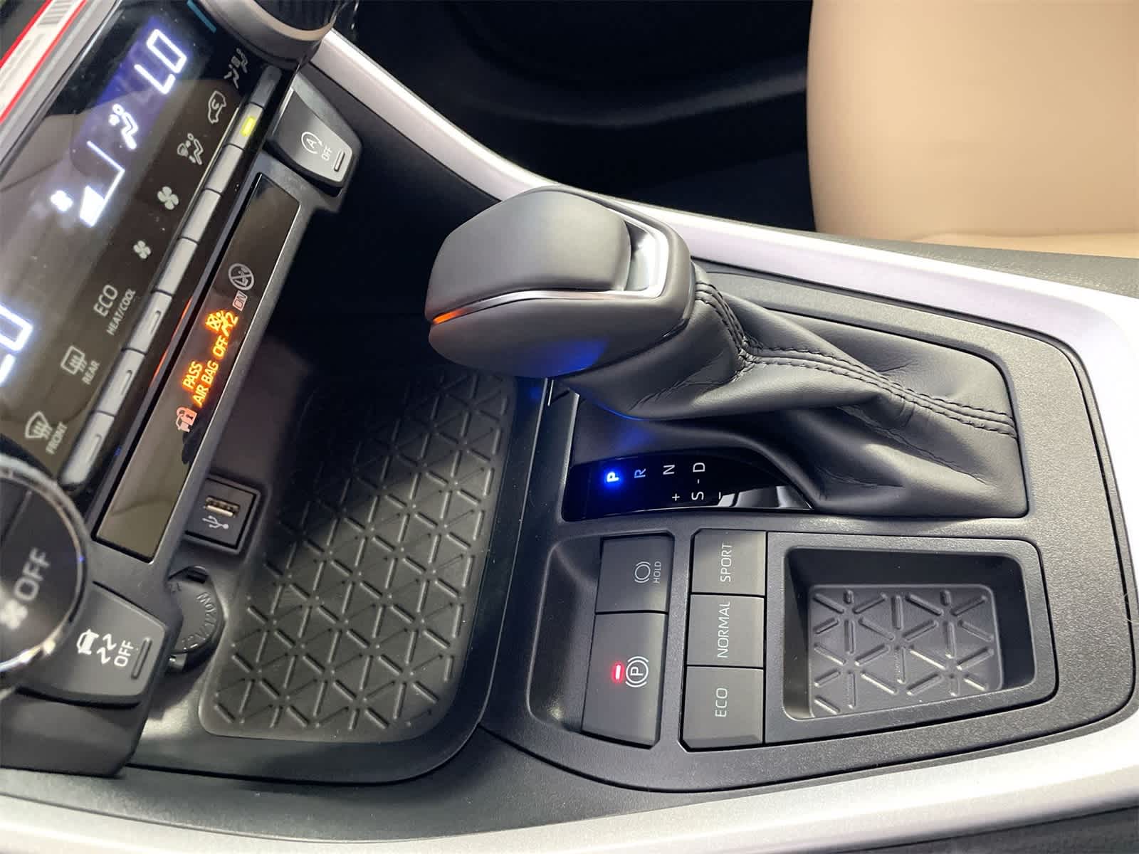 Thumbnail: 2025 Toyota RAV4 - 22