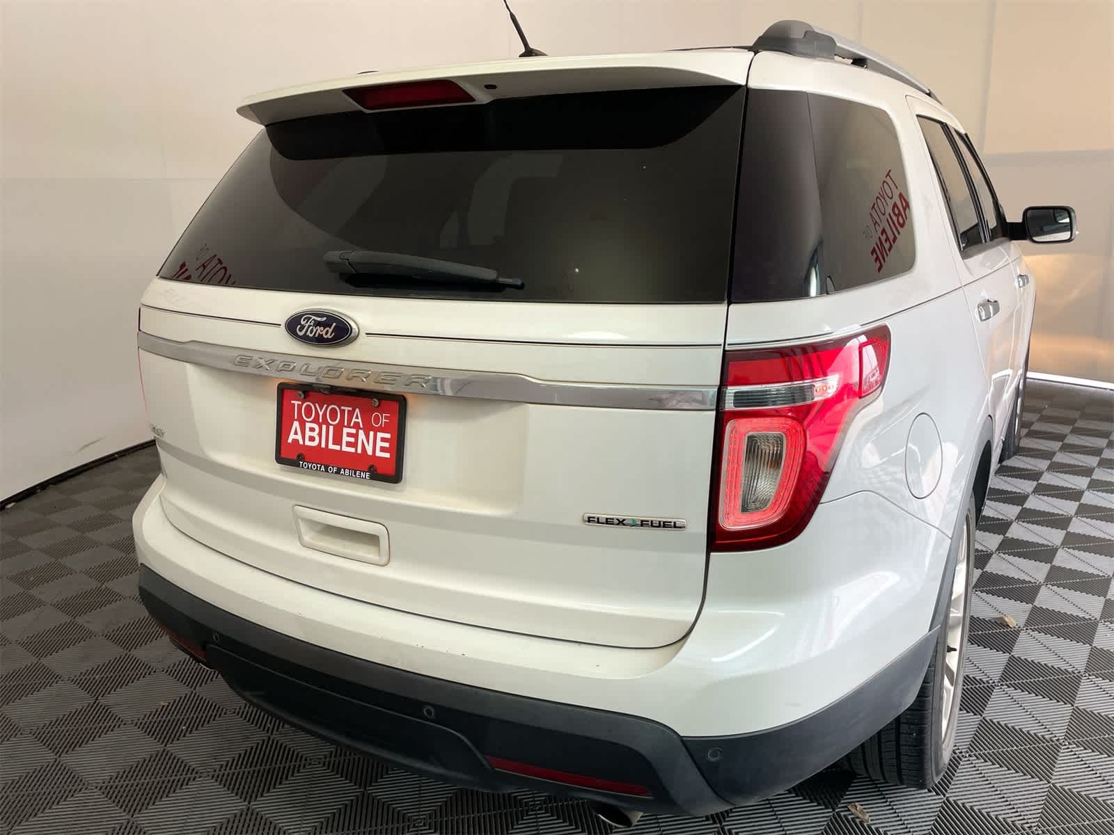 Thumbnail: 2015 Ford Explorer - 7