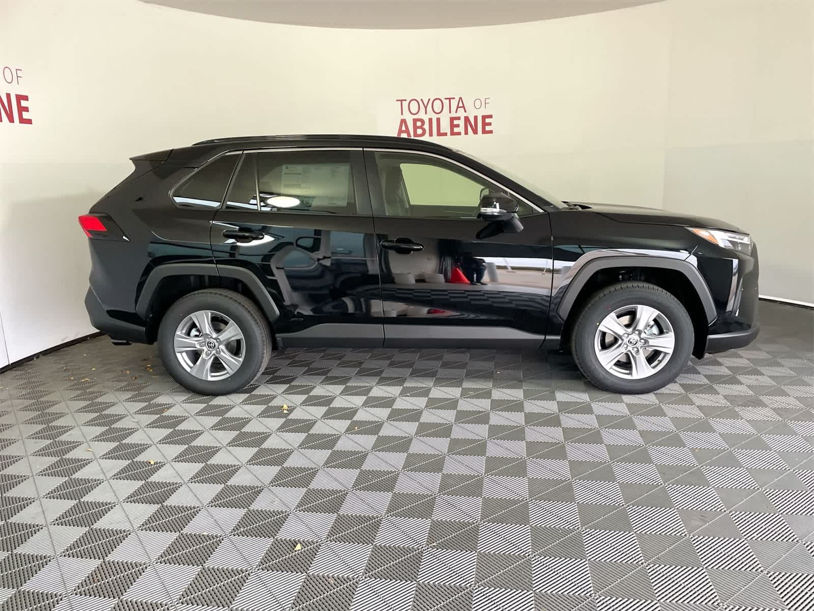 Thumbnail: 2025 Toyota RAV4 - 8