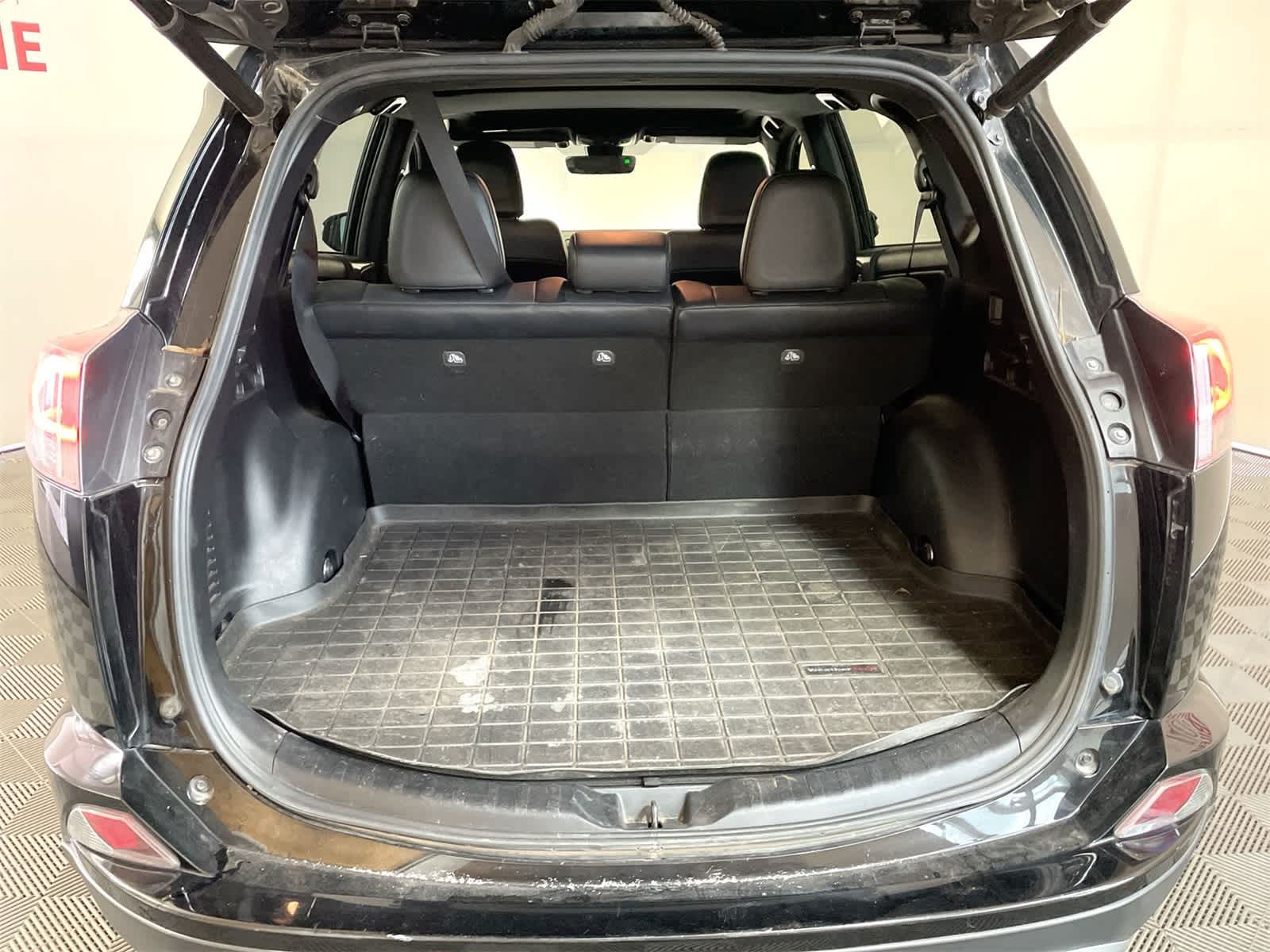 Thumbnail: 2018 Toyota RAV4 - 4