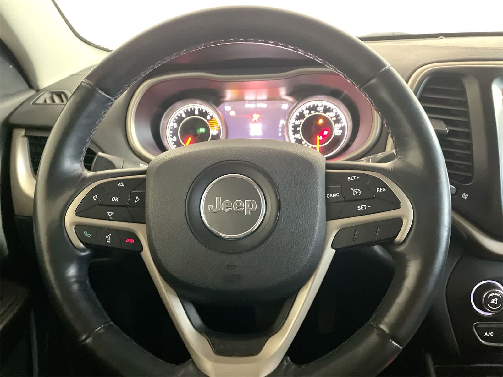 Thumbnail: 2016 Jeep Cherokee - 18