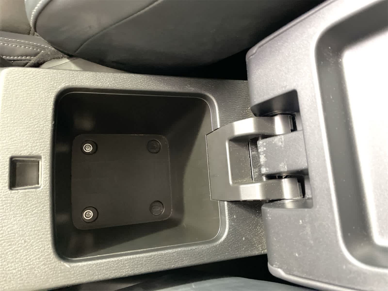 Thumbnail: 2024 Mitsubishi Outlander - 25