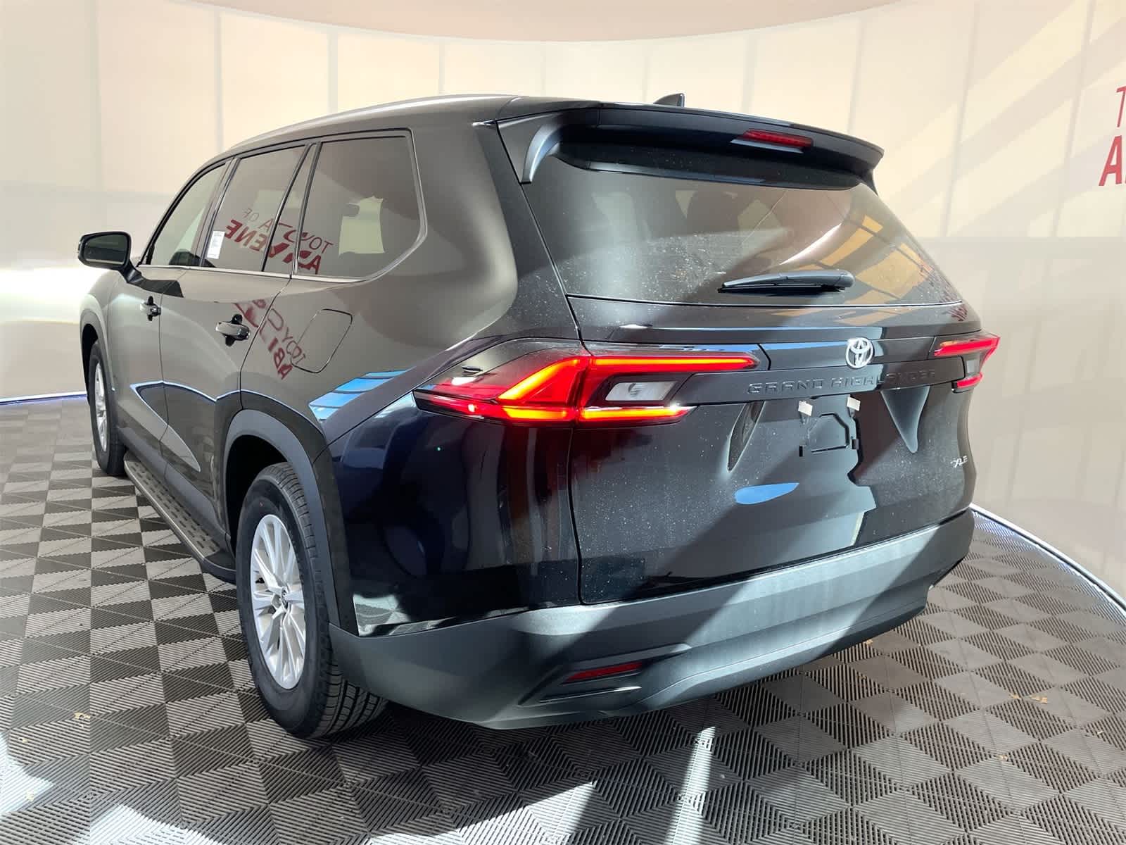 Thumbnail: 2026 Toyota Grand Highlander - 3