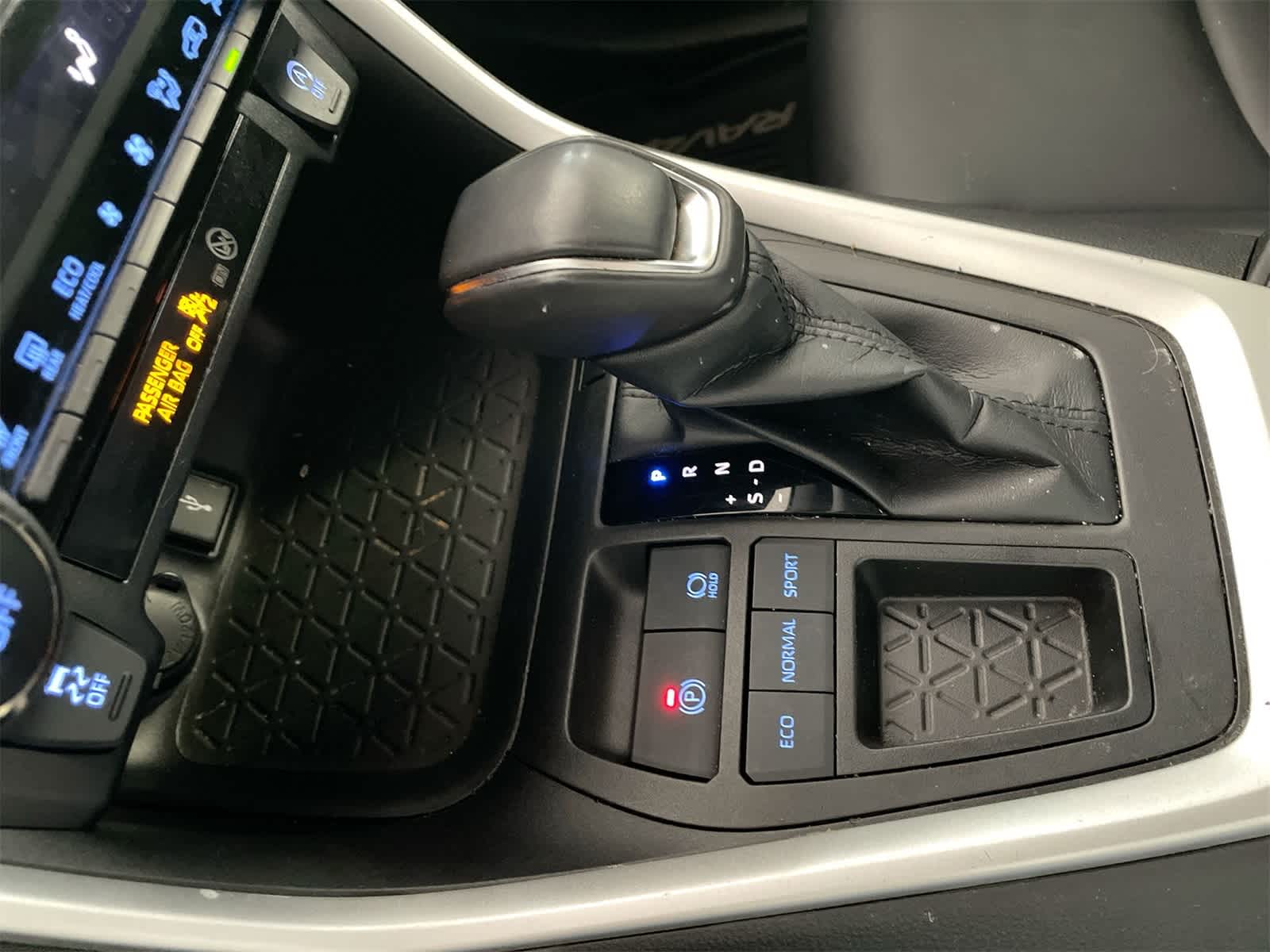 Thumbnail: 2022 Toyota RAV4 - 22