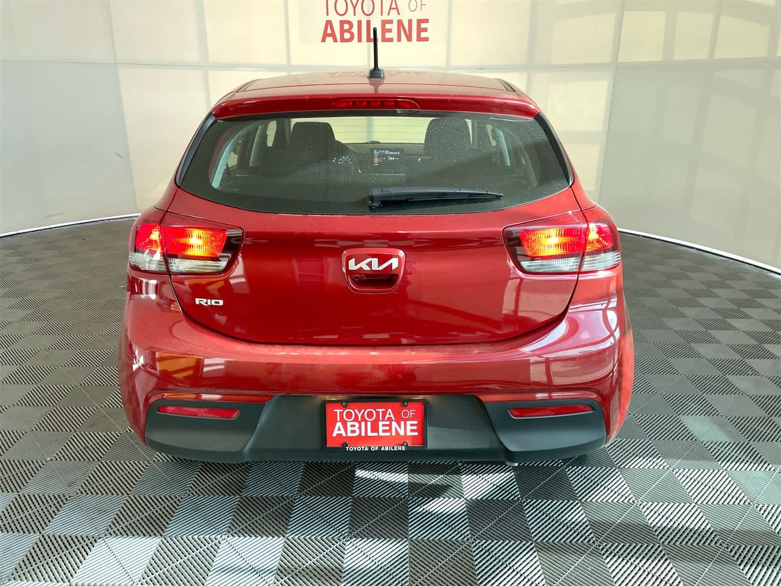 Thumbnail: 2023 Kia Rio - 4