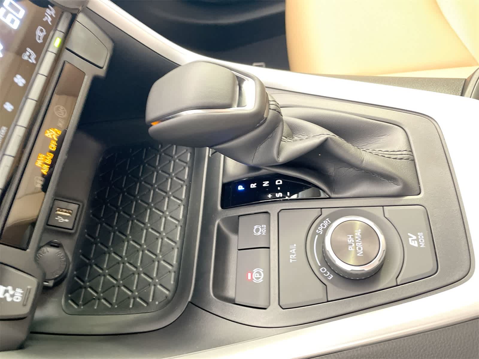 Thumbnail: 2025 Toyota RAV4 - 23