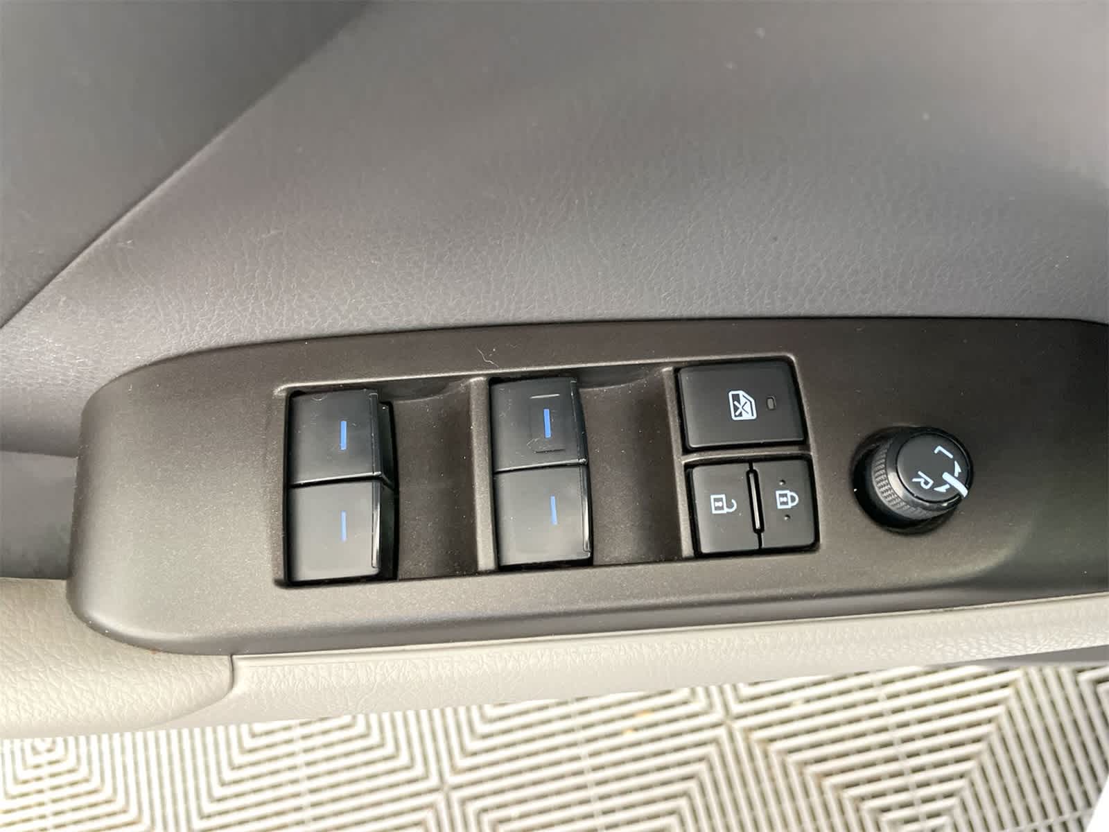 Thumbnail: 2023 Toyota Camry - 12