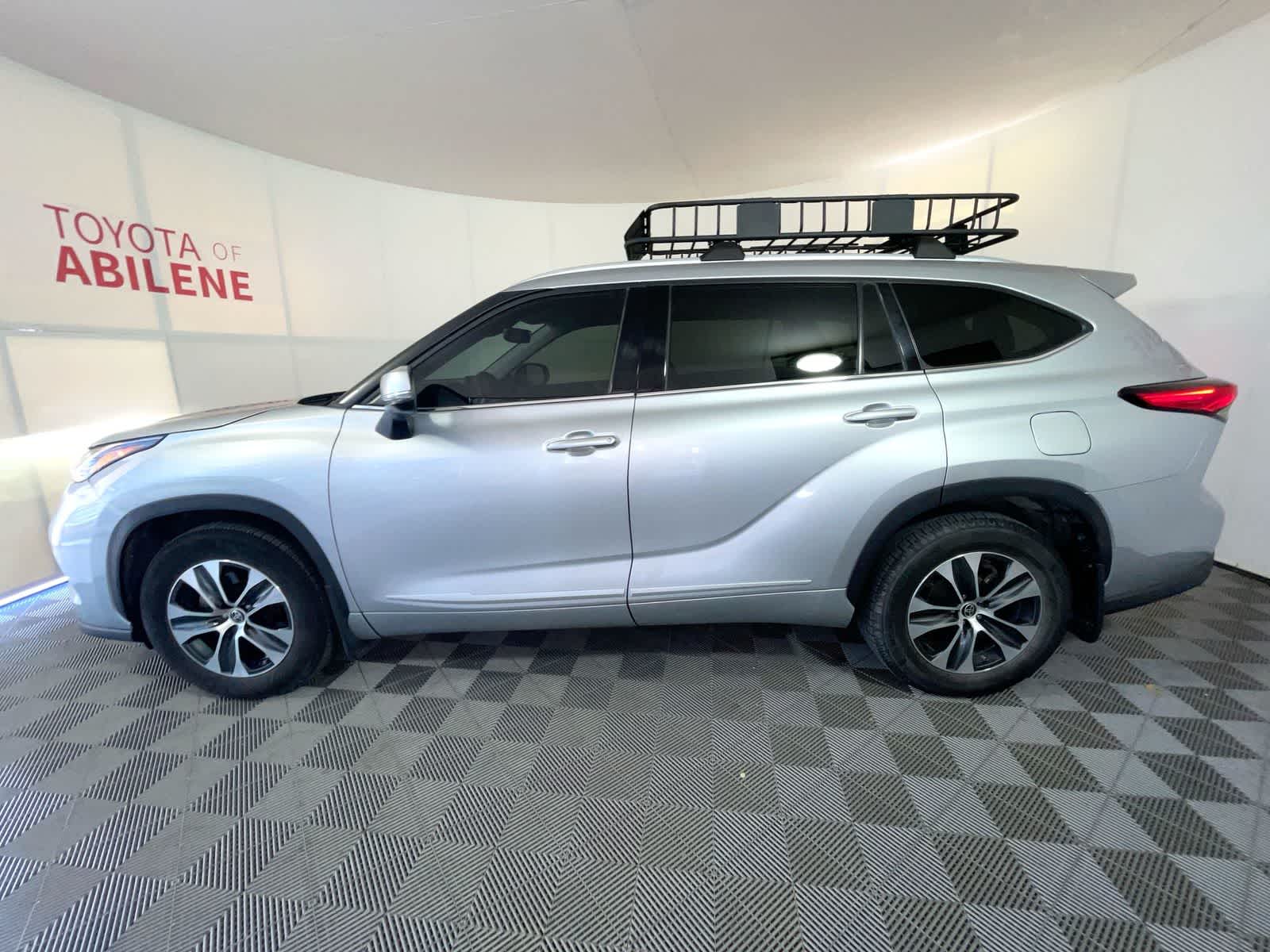 Thumbnail: 2022 Toyota Highlander - 2