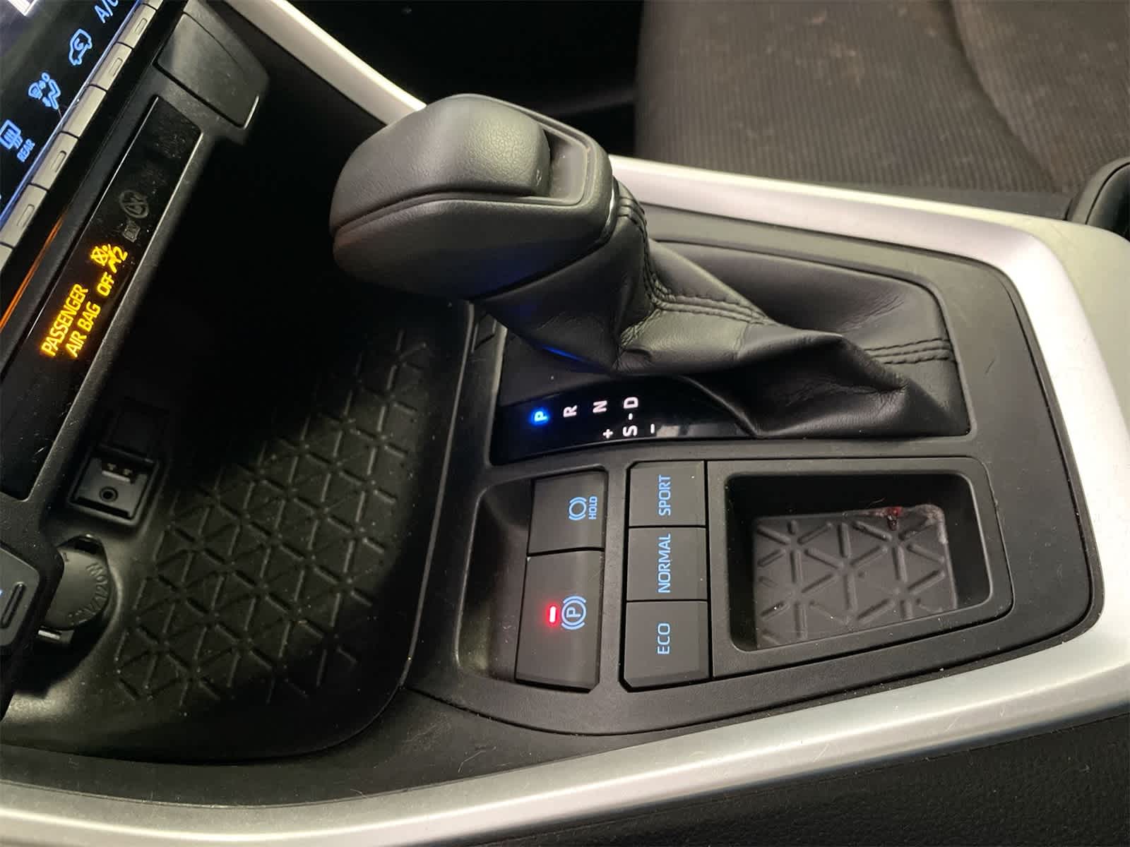 Thumbnail: 2019 Toyota RAV4 - 21