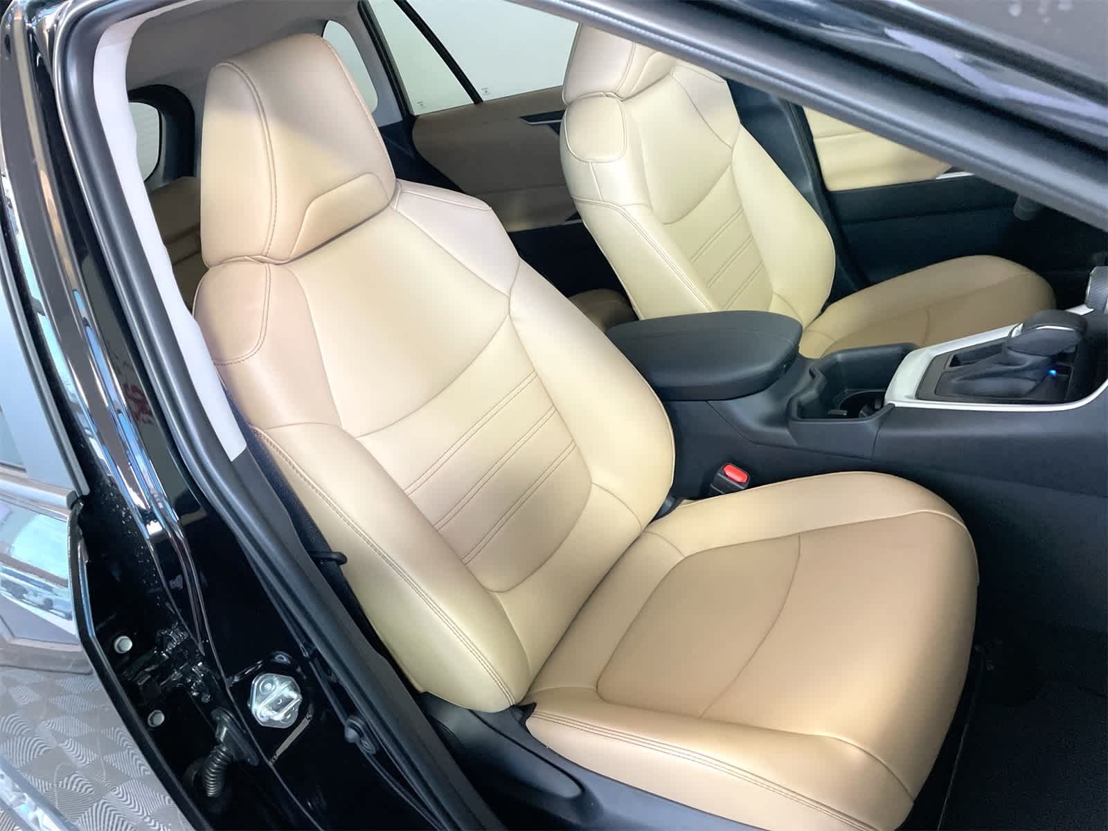 Thumbnail: 2025 Toyota RAV4 - 13