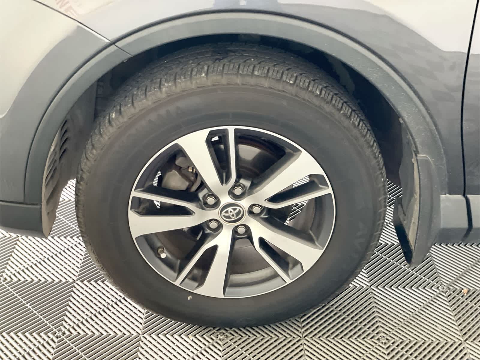 Thumbnail: 2018 Toyota RAV4 - 25