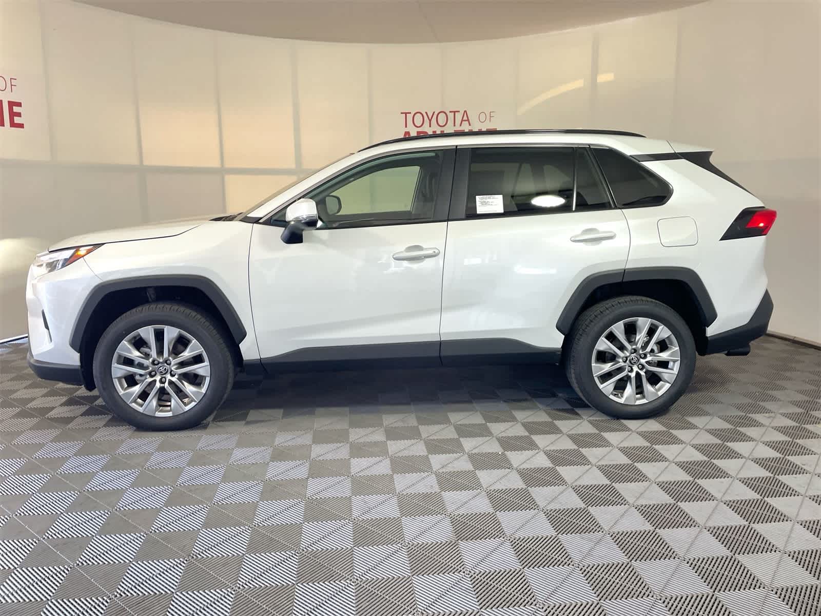 Thumbnail: 2025 Toyota RAV4 - 2