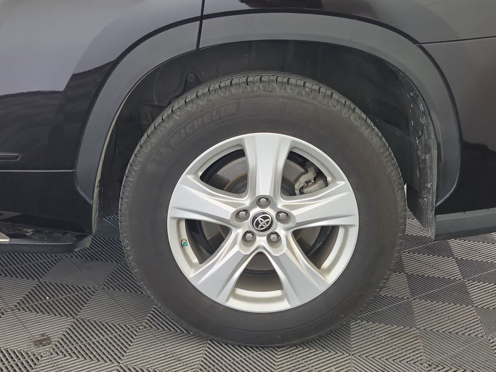 Thumbnail: 2021 Toyota Highlander - 25