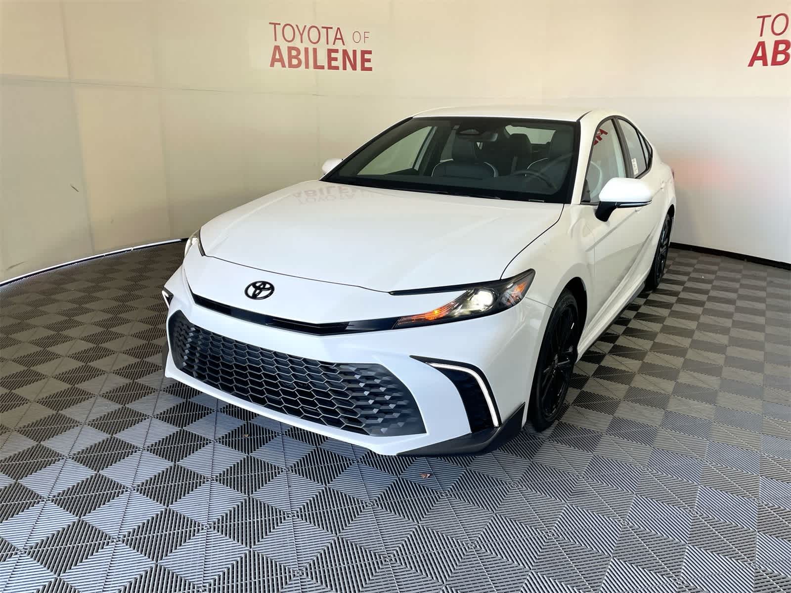 2026 Toyota Camry SE's photo