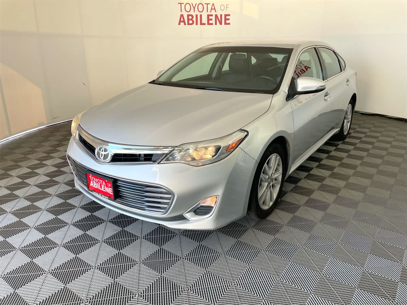 Thumbnail: 2013 Toyota Avalon - 1