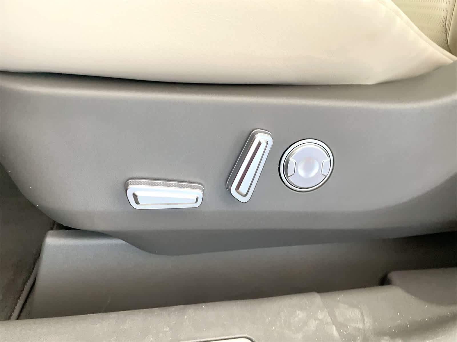 Thumbnail: 2025 Lincoln Nautilus - 10