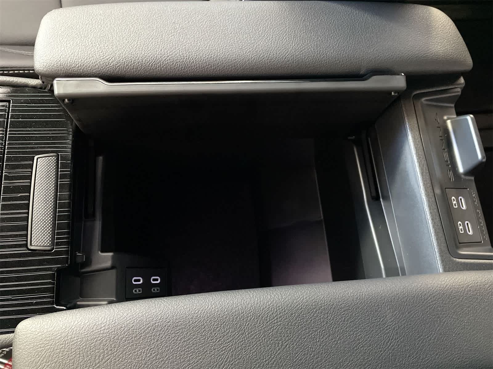 Thumbnail: 2026 Toyota Sienna - 25