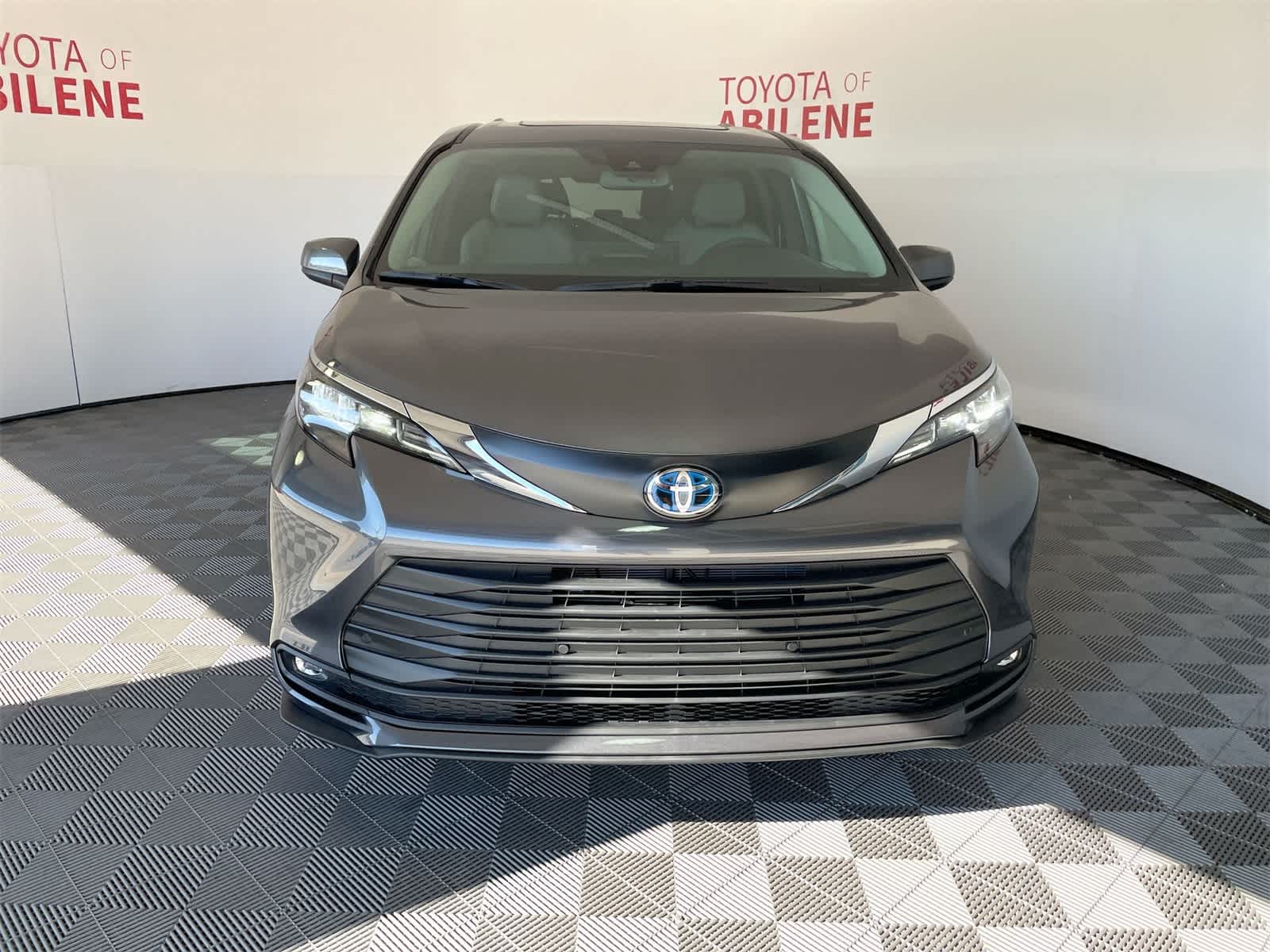 Thumbnail: 2025 Toyota Sienna - 9