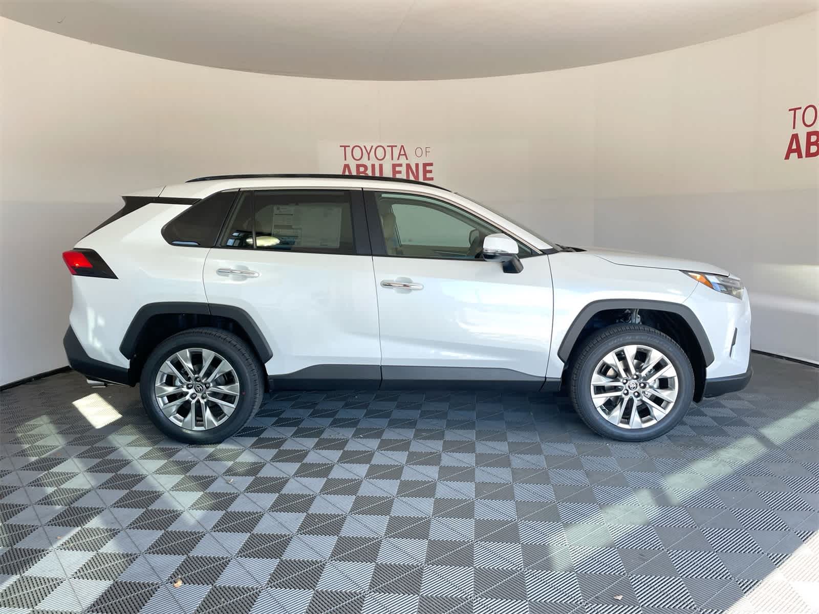 Thumbnail: 2025 Toyota RAV4 - 8