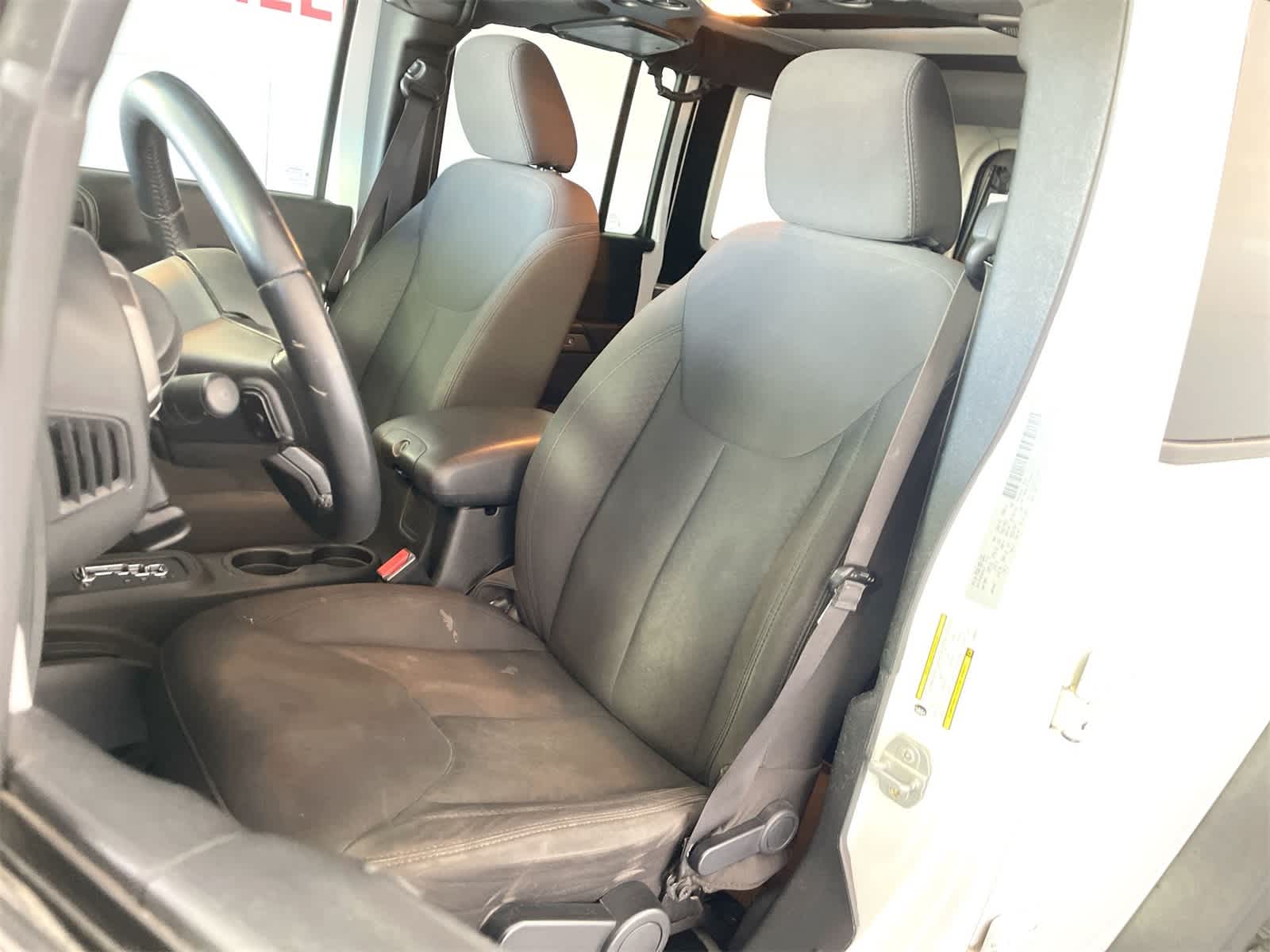 Thumbnail: 2016 Jeep Wrangler - 8