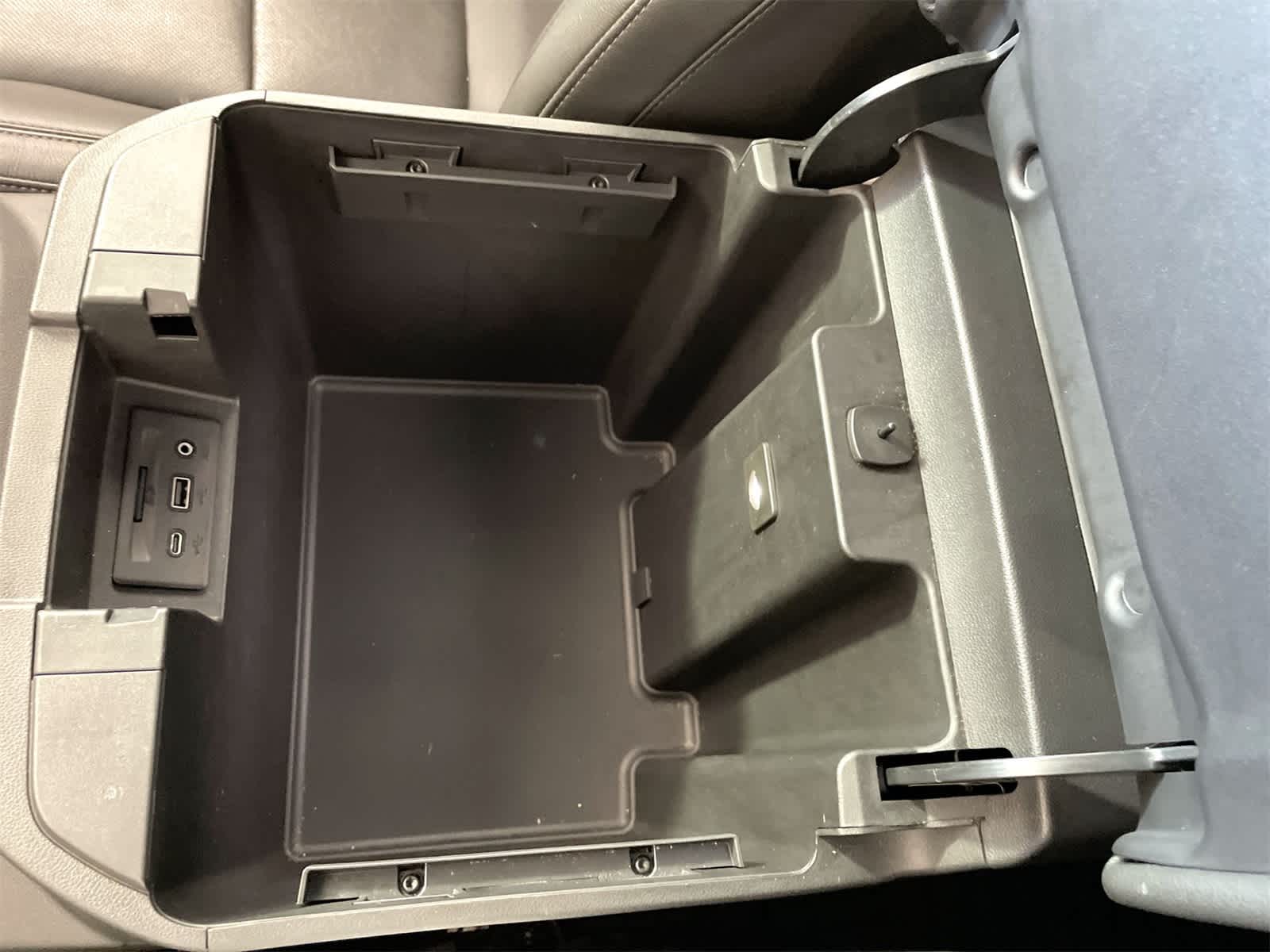 Thumbnail: 2019 Chevrolet Silverado 1500 - 24