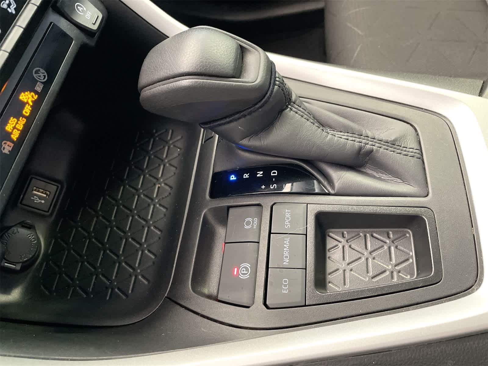 Thumbnail: 2024 Toyota RAV4 - 21