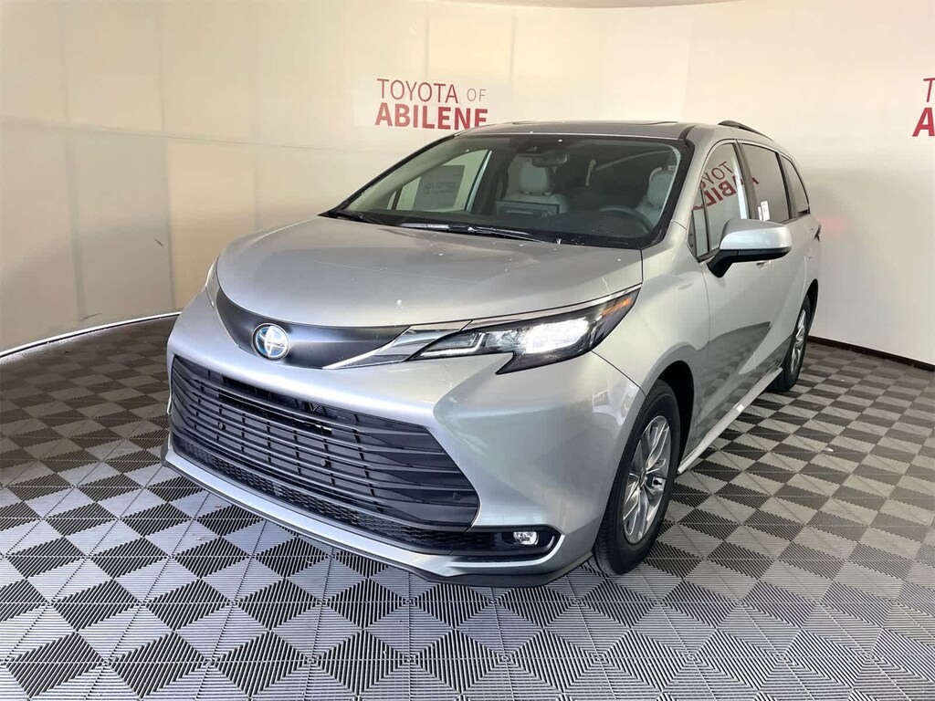 New 2025 Toyota Sienna XLE Van