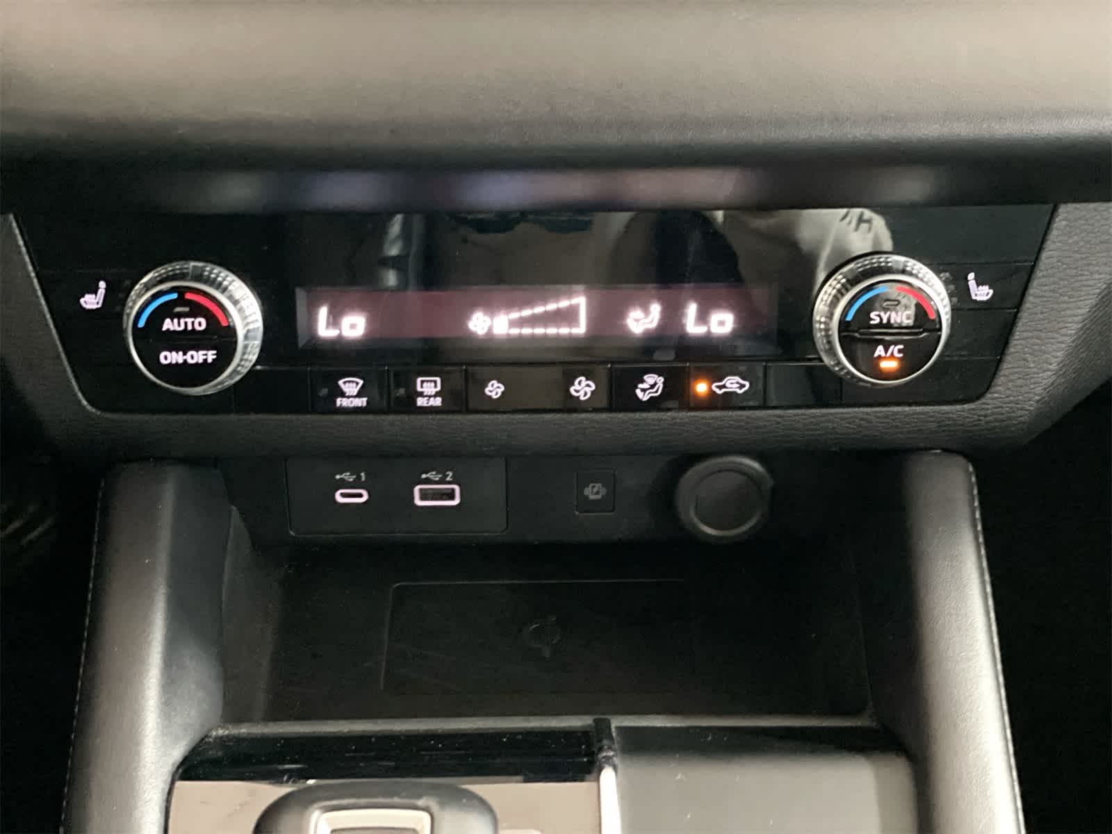 Thumbnail: 2024 Mitsubishi Outlander - 23