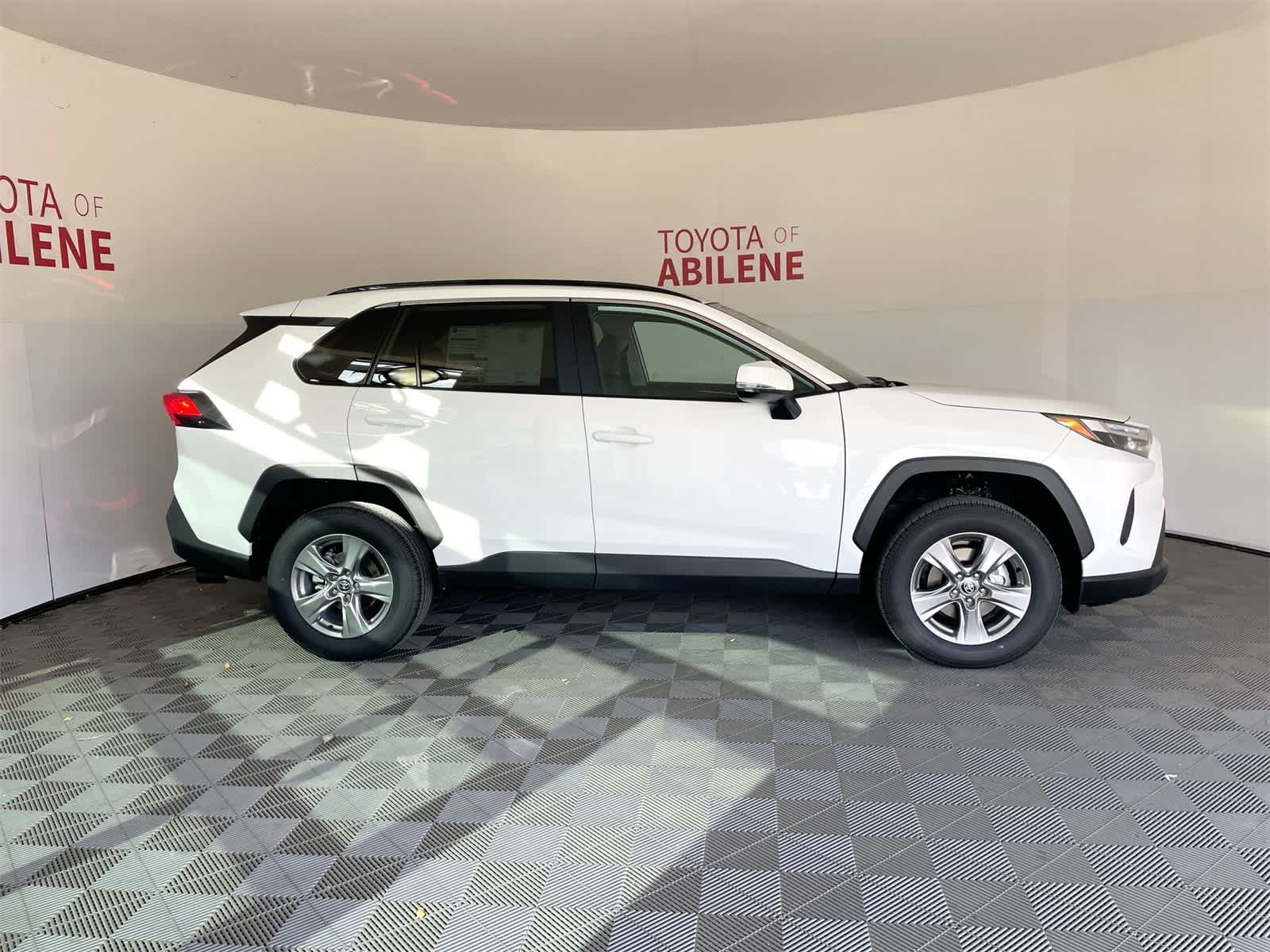 Thumbnail: 2025 Toyota RAV4 - 8