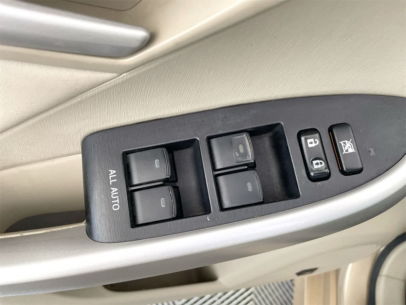 Thumbnail: 2010 Toyota Prius - 10