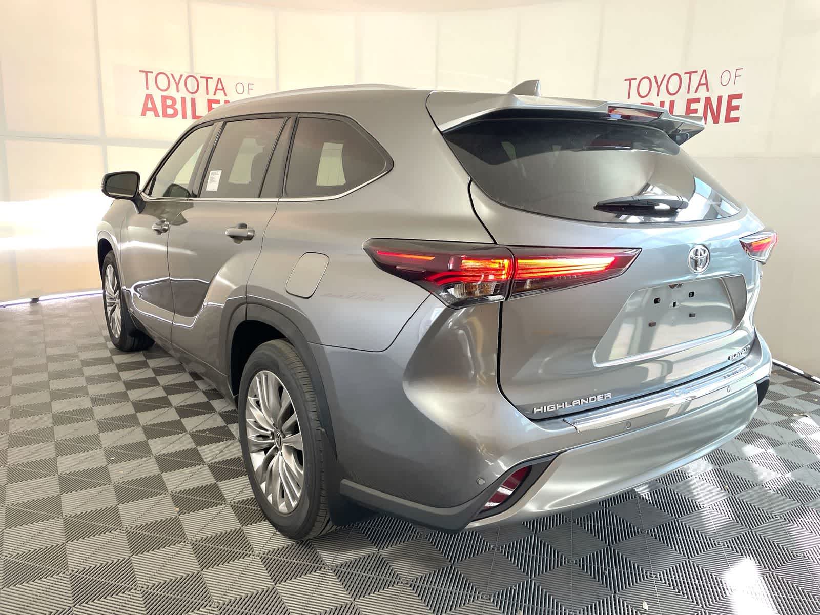 Thumbnail: 2026 Toyota Highlander - 2