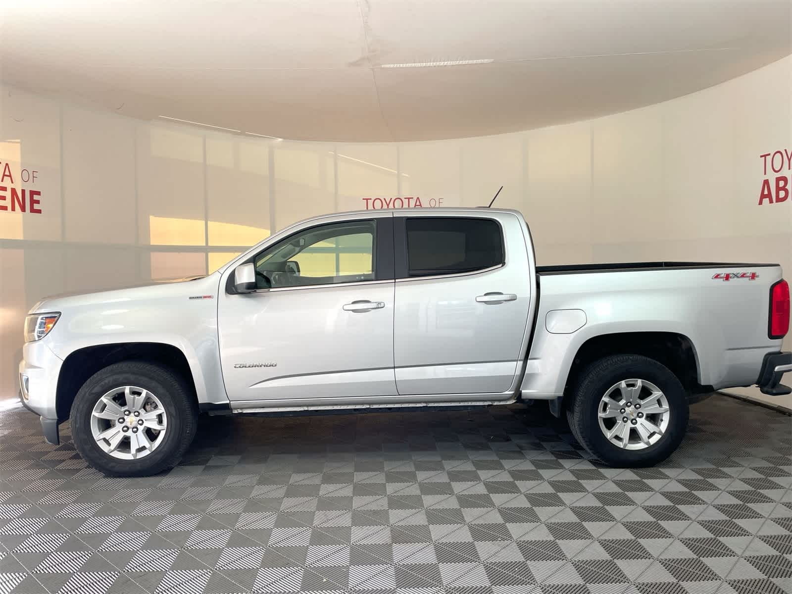 Thumbnail: 2019 Chevrolet Colorado - 2