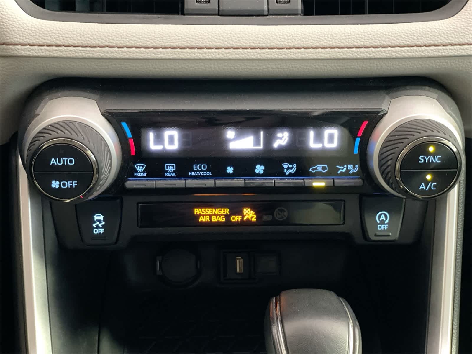 Thumbnail: 2022 Toyota RAV4 - 21