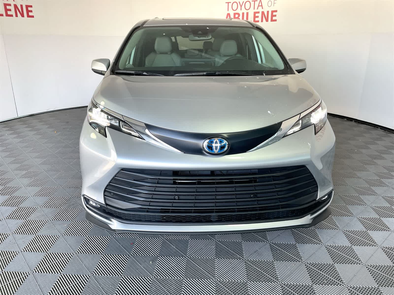 Thumbnail: 2025 Toyota Sienna - 9