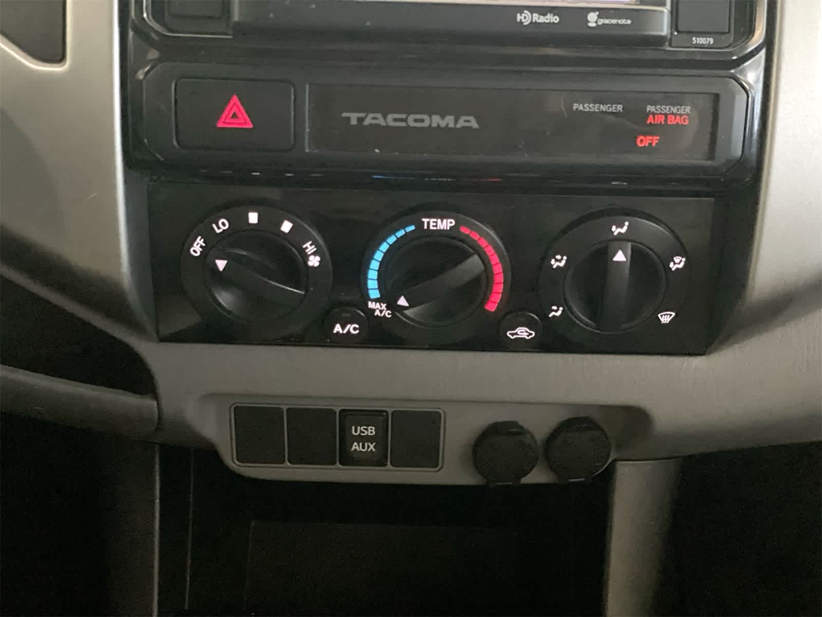 Thumbnail: 2015 Toyota Tacoma - 19