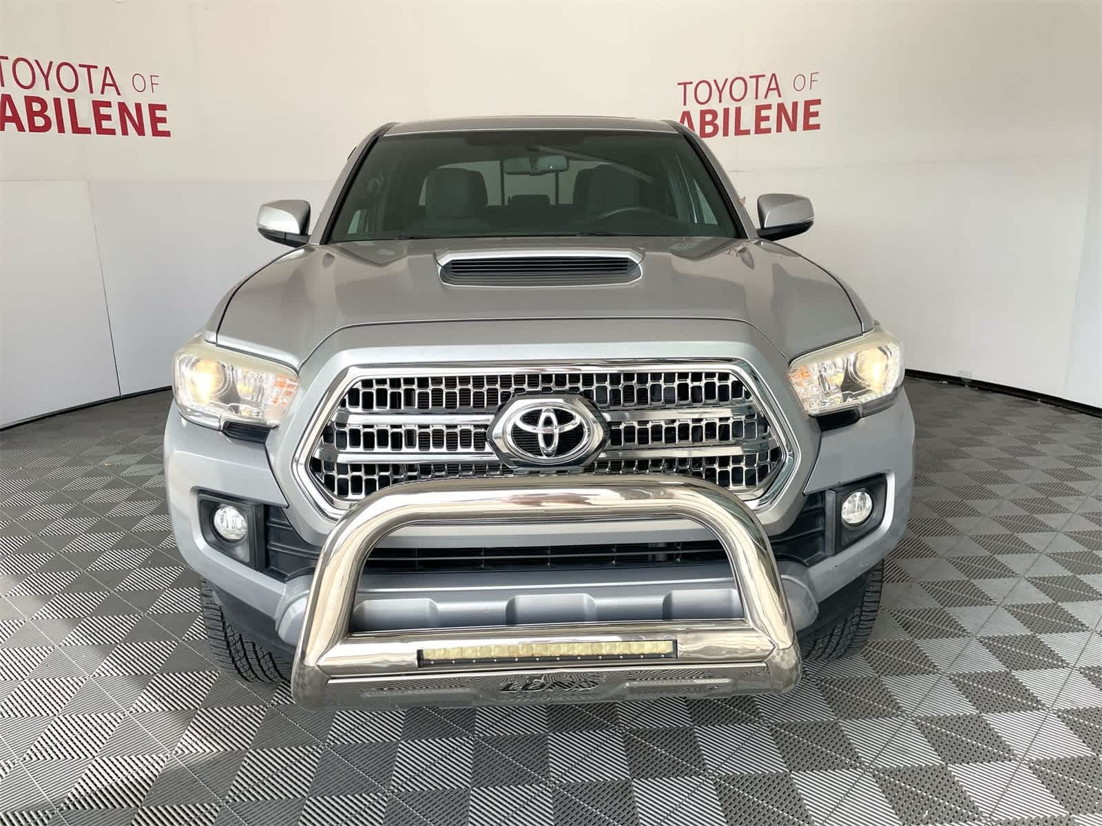 Thumbnail: 2017 Toyota Tacoma - 8
