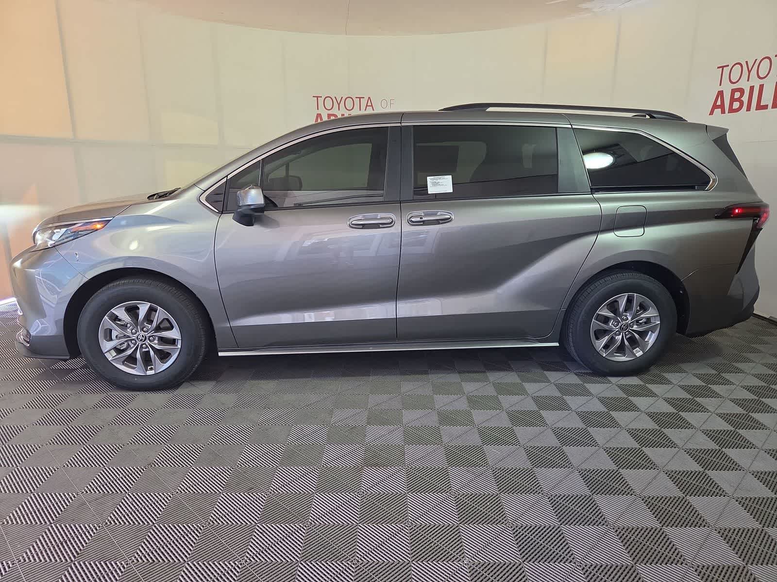 Thumbnail: 2026 Toyota Sienna - 2