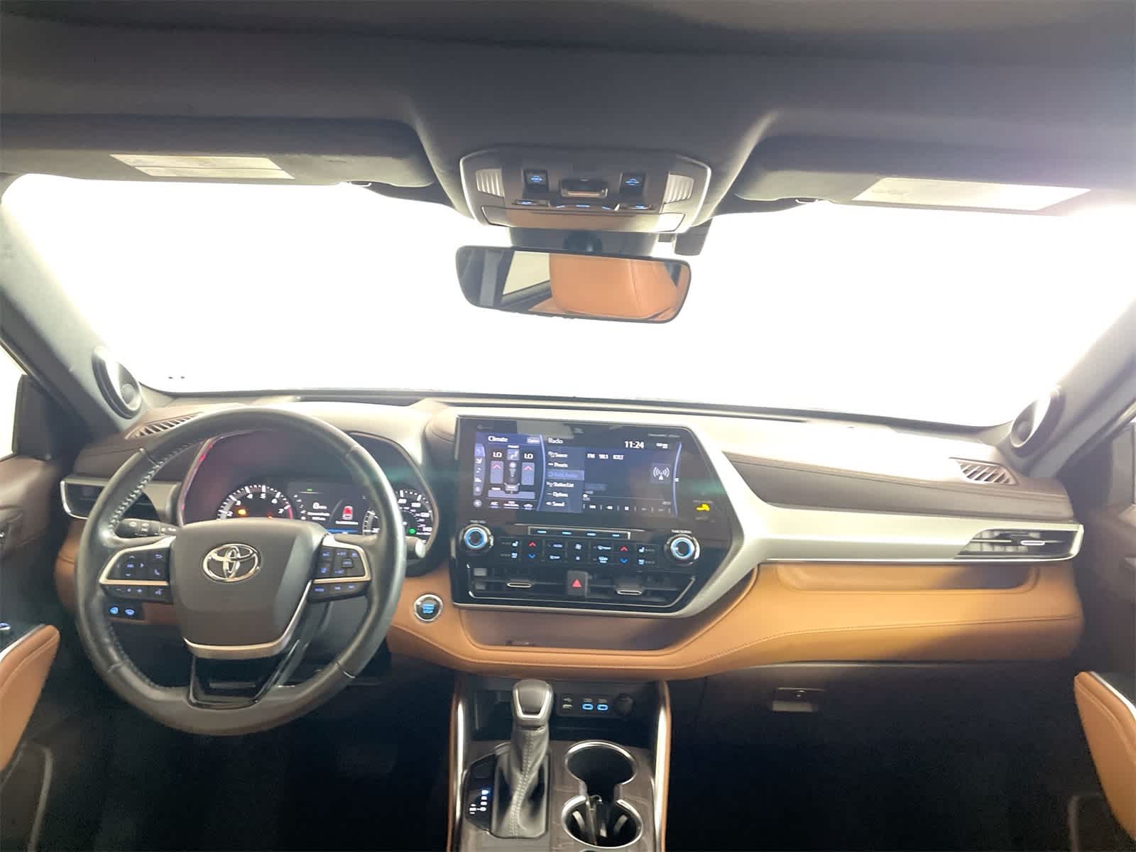 Thumbnail: 2022 Toyota Highlander - 18