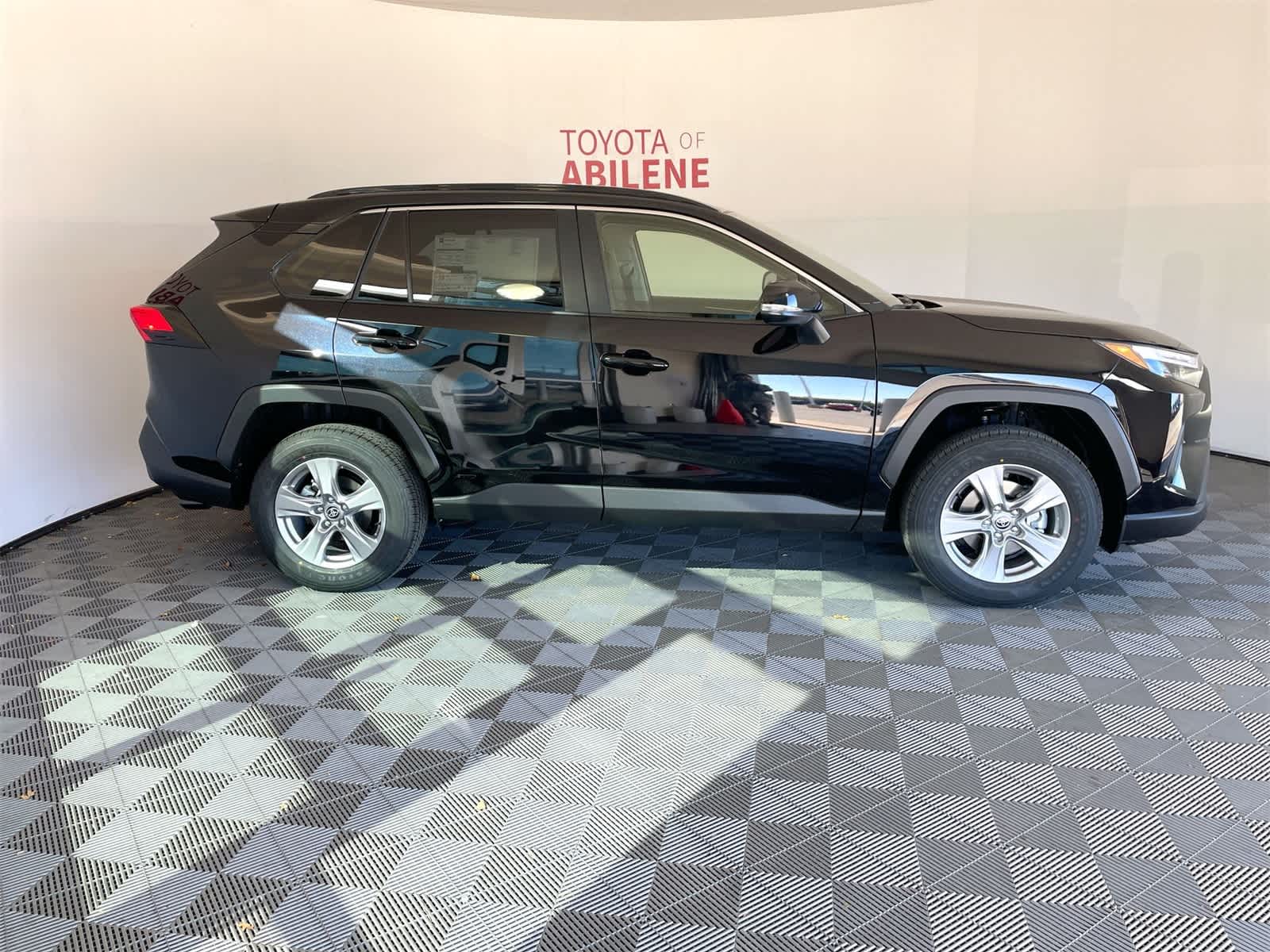 Thumbnail: 2025 Toyota RAV4 - 8