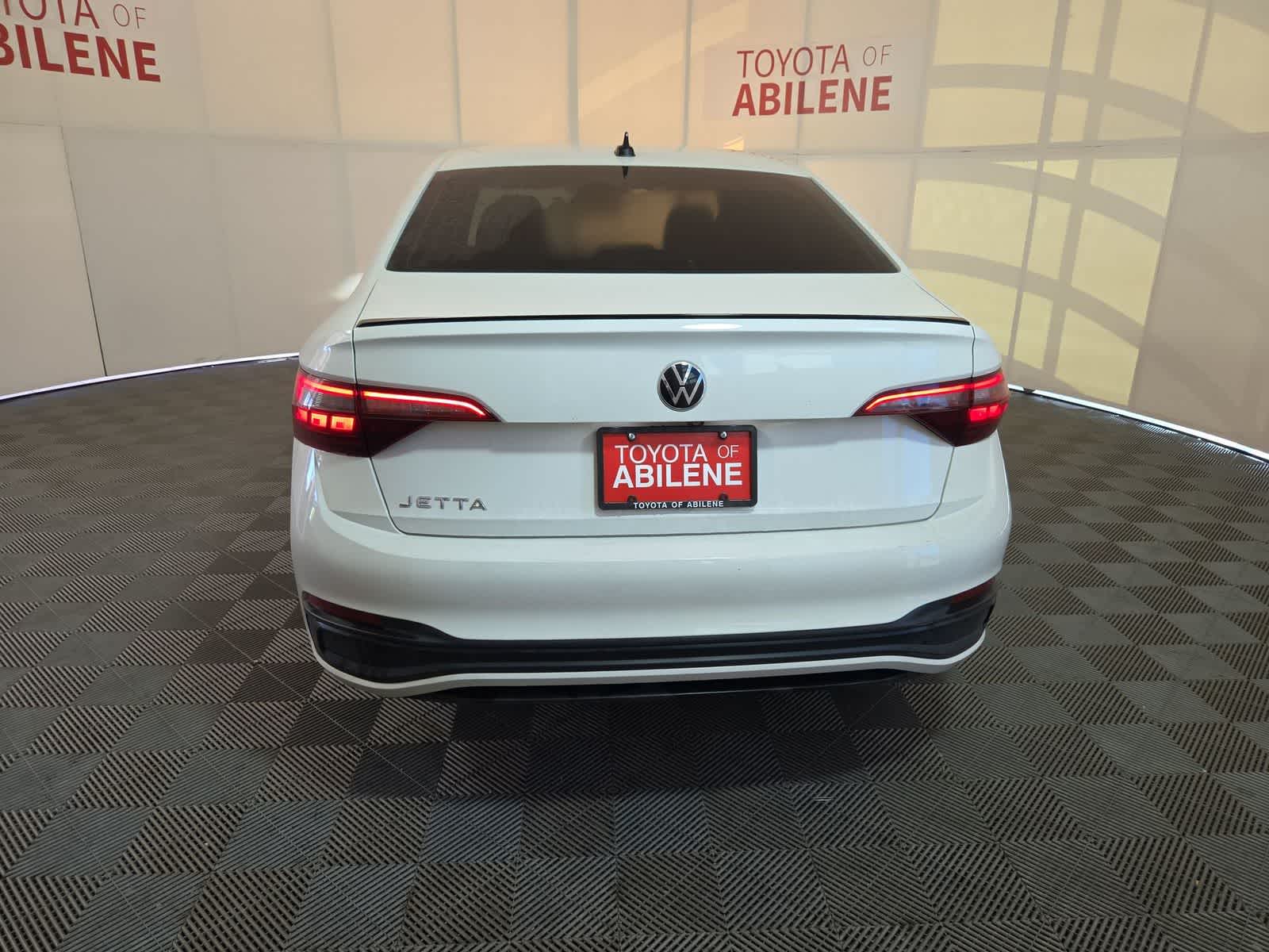 Thumbnail: 2023 Volkswagen Jetta - 4