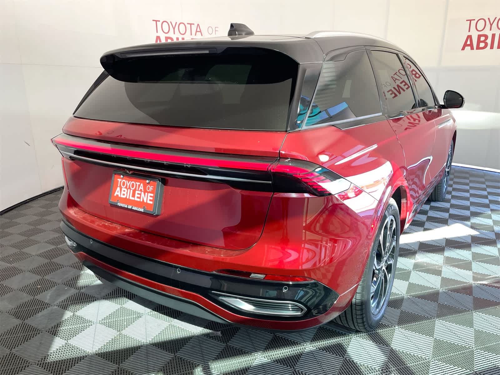 Thumbnail: 2025 Lincoln Nautilus - 6