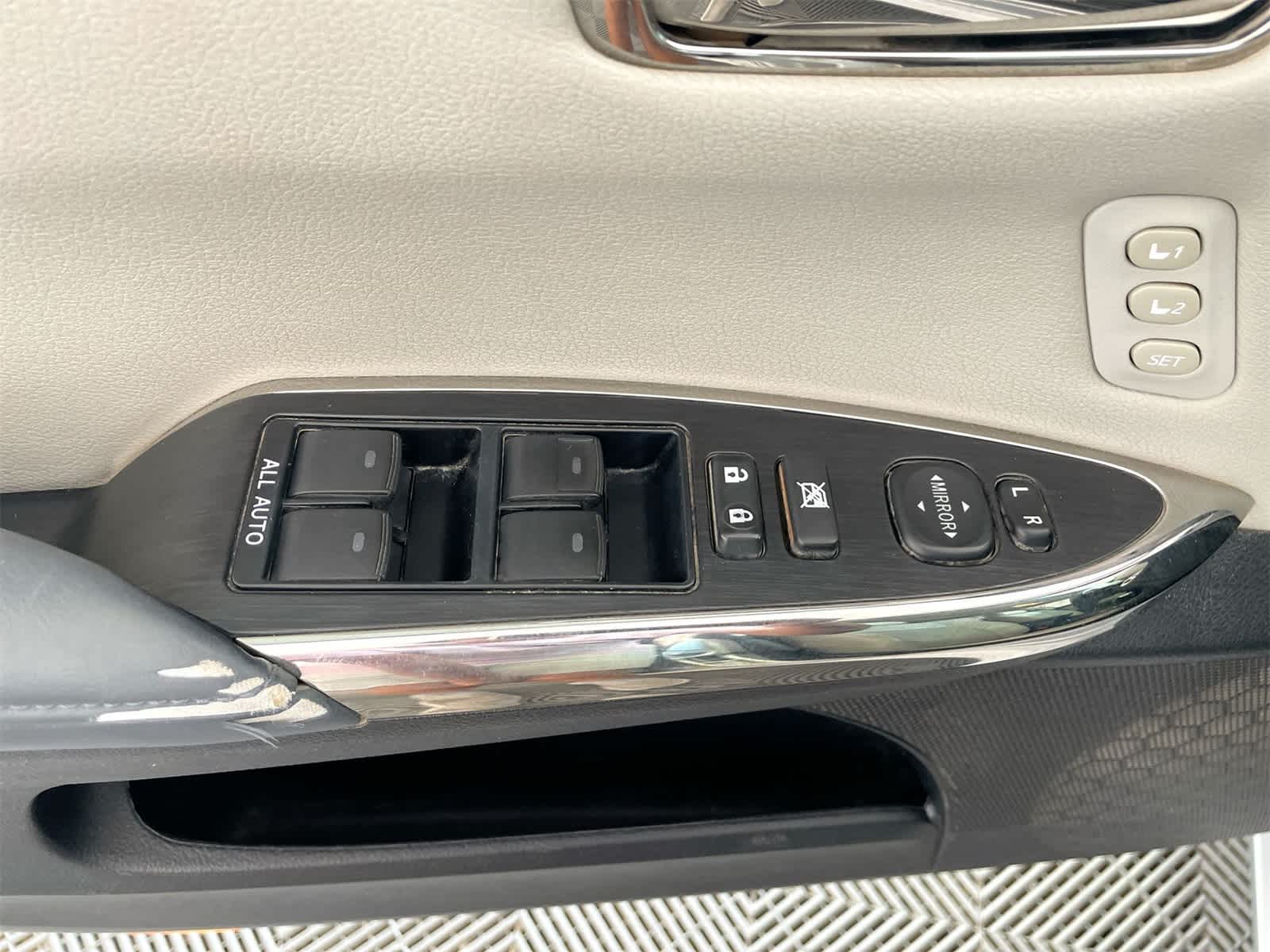 Thumbnail: 2013 Toyota Avalon - 12