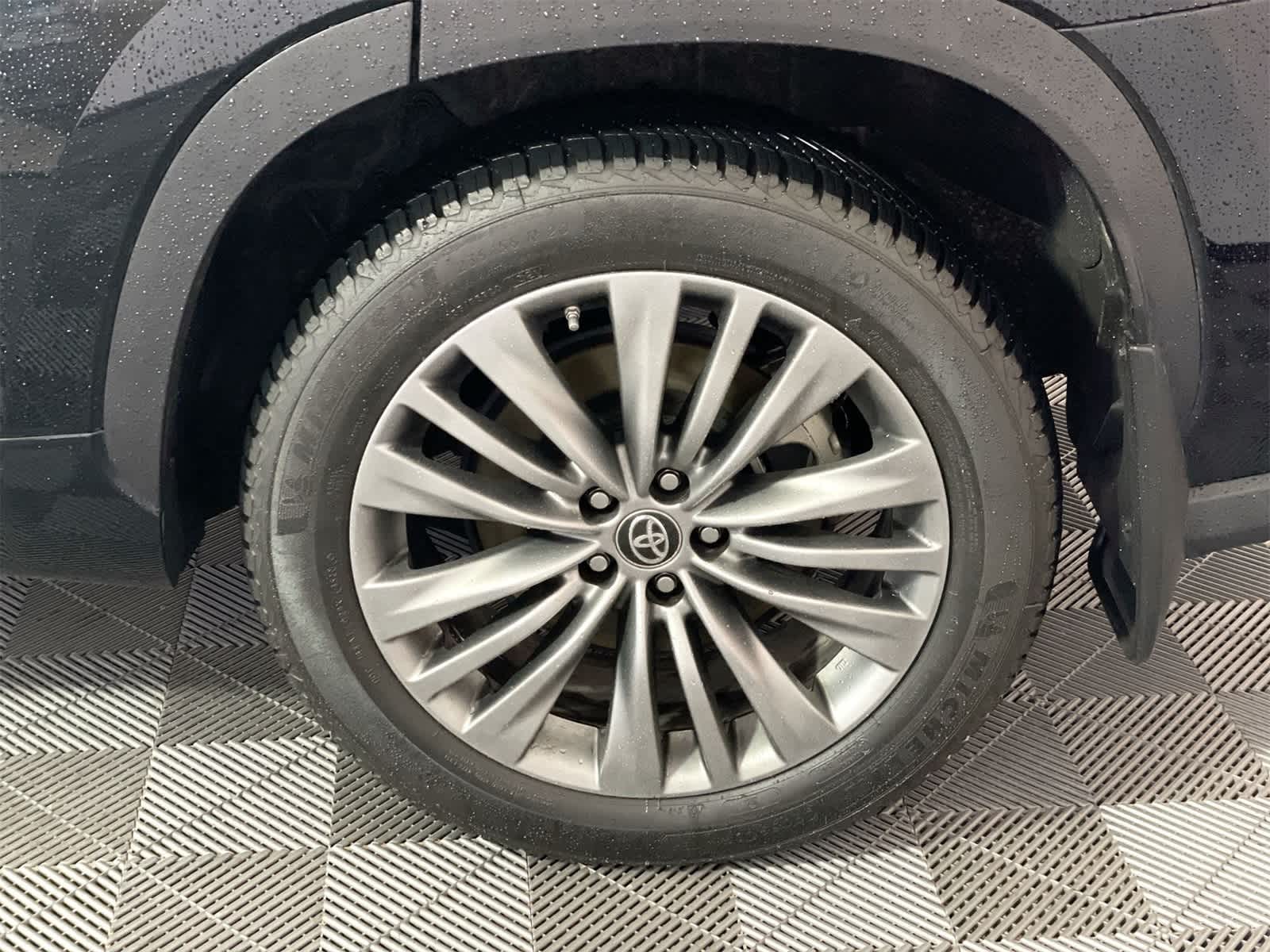 Thumbnail: 2020 Toyota Highlander - 27