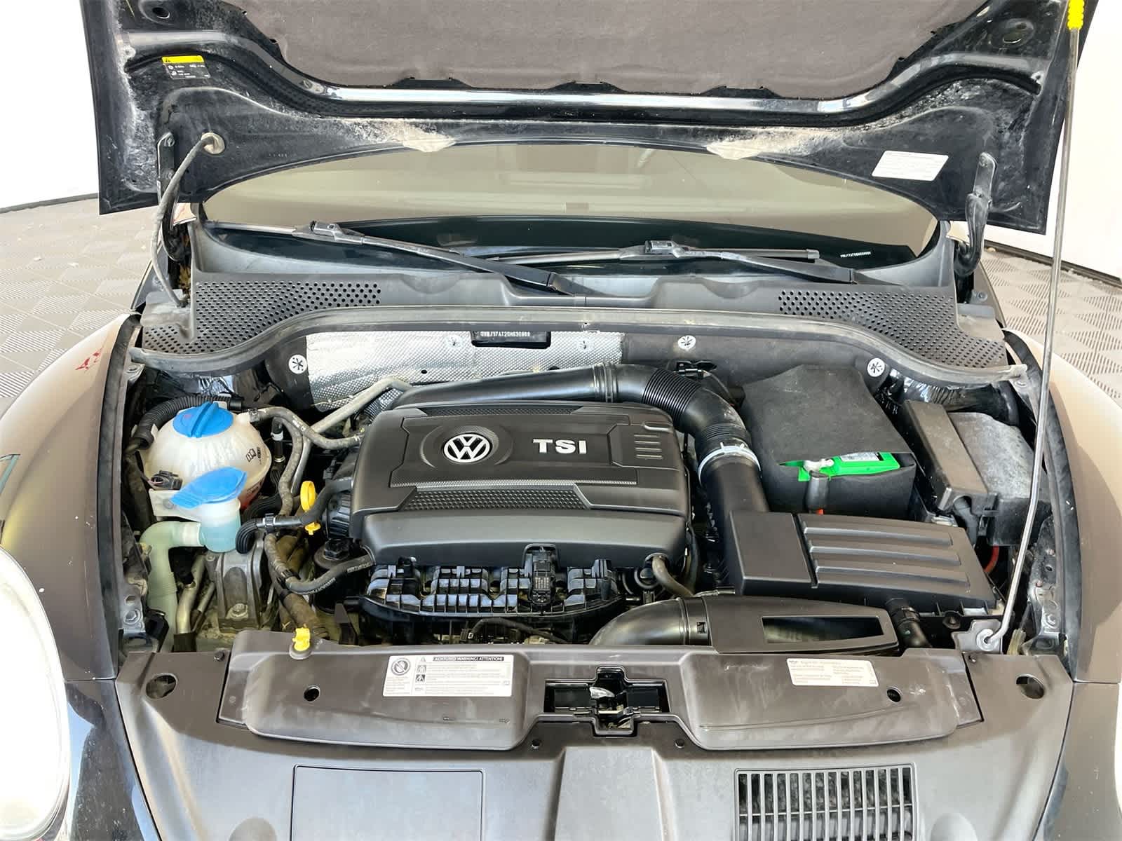 2016 Volkswagen Beetle SE 23