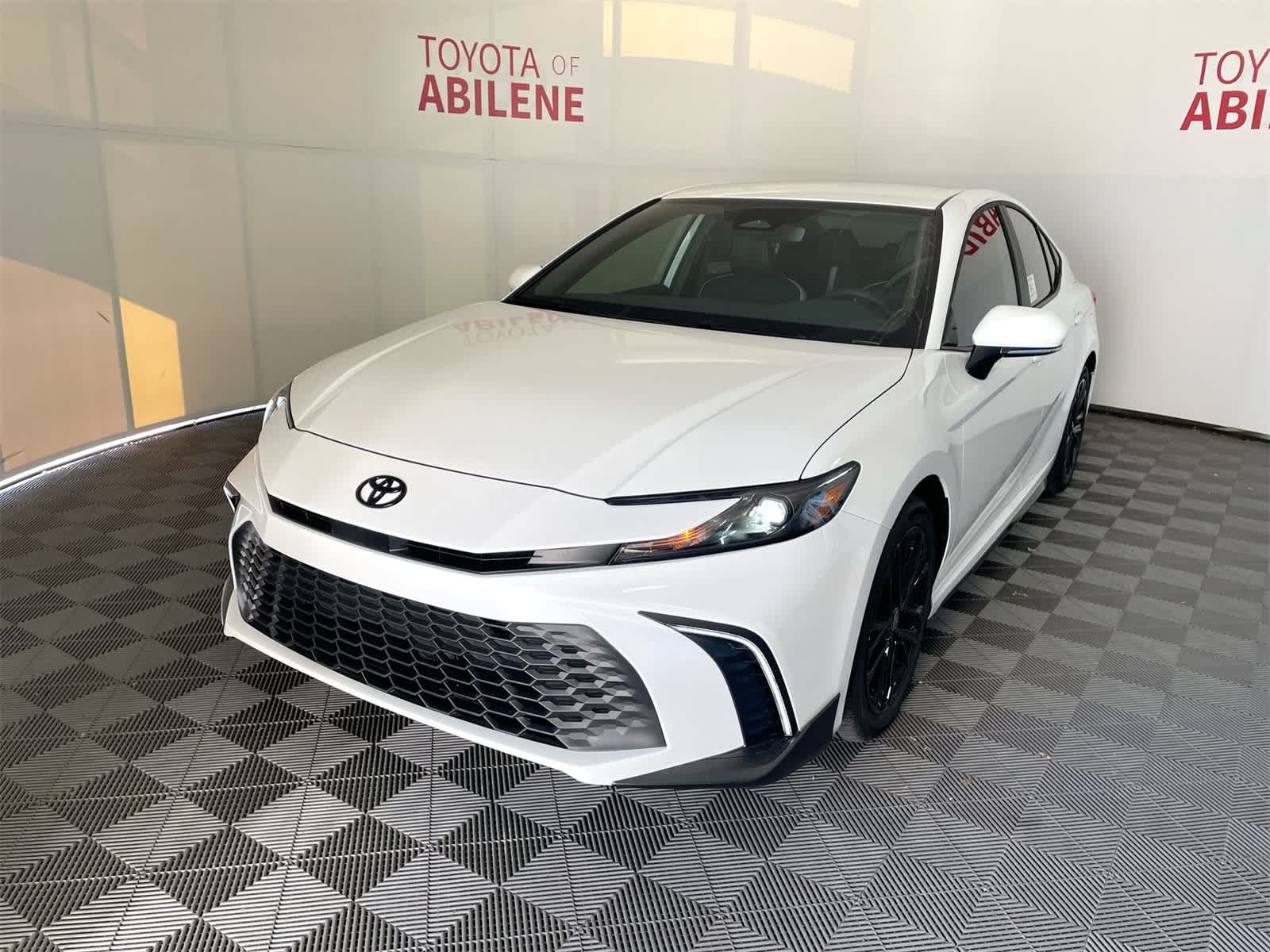 2026 Toyota Camry SE's photo